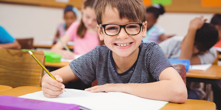 menino no ensino médio 
