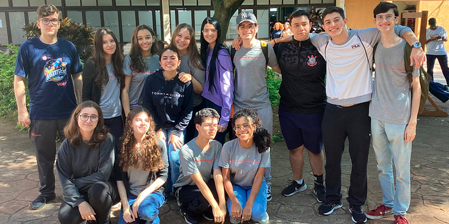 alunos do terceirão posando para foto 